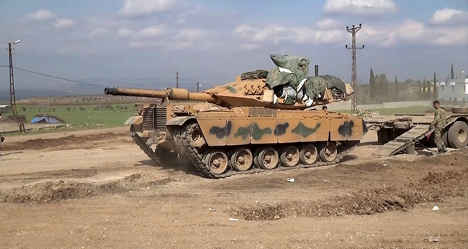 Sınıra tank sevkiyatı devam ediyor