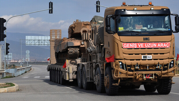 Suriye'ye tank sevkiyatı görüntülendi