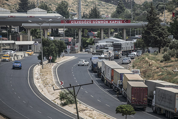 CİLVEGÖZÜ SINIR KAPISI’NDA 3 KİLOMETRELİK TIR KUYRUĞU