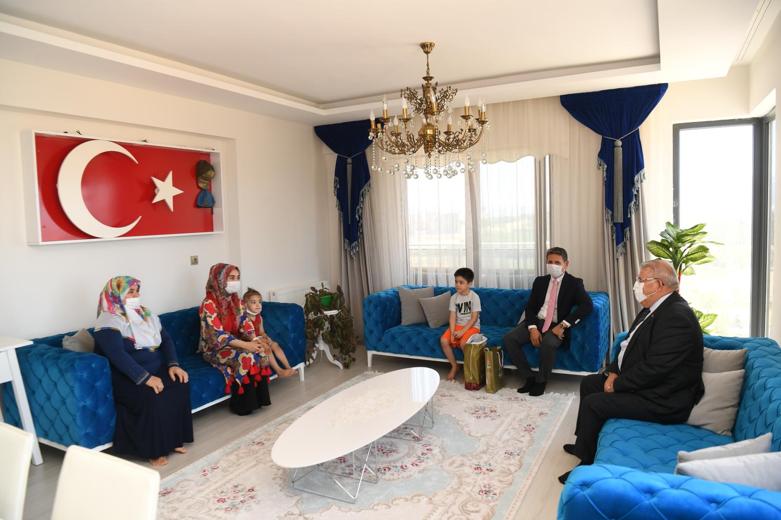 Başkan Mahçiçek, Bu Bayram da Şehit Ailelerini Unutmadı (4)