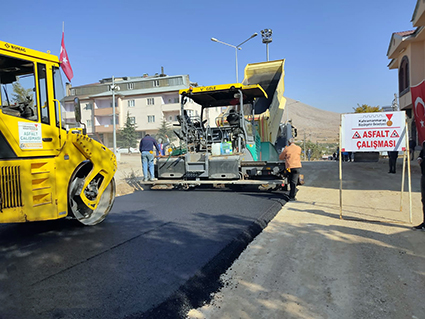 “EKİNÖZÜ’NDE YOLLAR YENİLENİYOR”