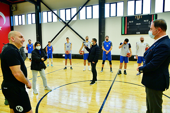 BAŞKAN ÇALIK BASKETBOL İHTİSAS TAKIMINI ZİYARET ETTİ