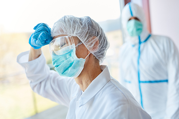 “SAĞLIK ÇALIŞANLARININ AİLELERİ DE ACİLEN AŞILANMALI! BÜYÜK RİSK ALTINDALAR”