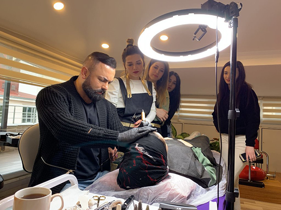 ESTETİSYEN TEVFİK BOZDAĞ: TÜRKİYE’DE VE AVRUPA’DA “8T NANOPİGMENTASYON” KALICI KAŞ TEKNİĞİ TERCİH EDİLİYOR