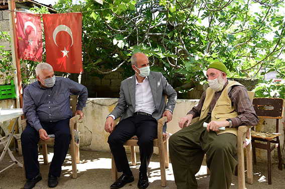 photo5832265786822080403