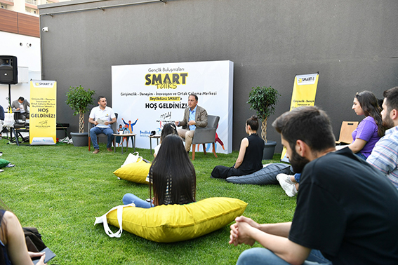 BAŞKAN ÇALIK, BEYLİKDÜZÜ SMARTTA GENÇLERLE BULUŞTU (2)