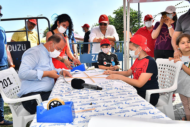 BEYLİKDÜZÜ’NDE UÇURTMALAR GÖKYÜZÜNÜ RENKLENDİRDİ