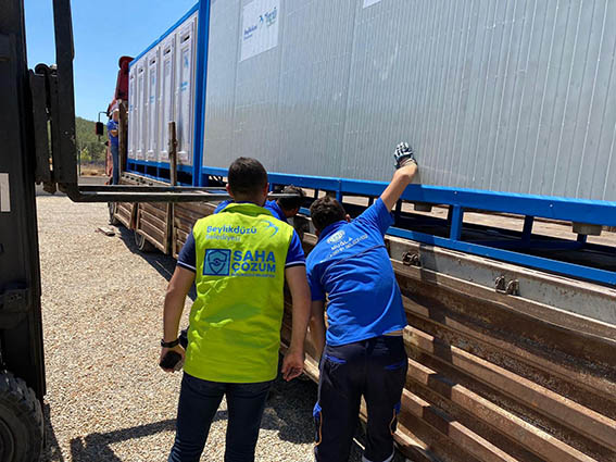 BEYLİKDÜZÜ YANGIN BÖLGESİNDEKİ YARALARI SARIYOR (3)