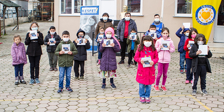 DOKUZ İLDE BİN ÇOCUĞA ÜCRETSİZ BİN TABLET VE ÖĞÜN