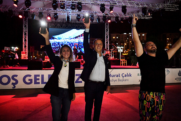 MEHMET ERDEM ŞARKILARINI BEYLİKDÜZÜ İÇİN SÖYLEDİ