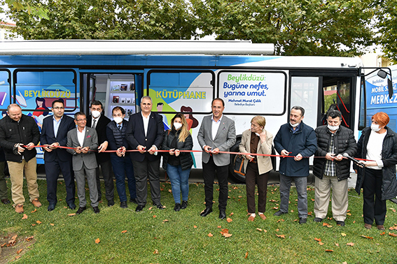 İKİNCİ GEZİCİ KÜTÜPHANE HİZMETE AÇILDI (6)
