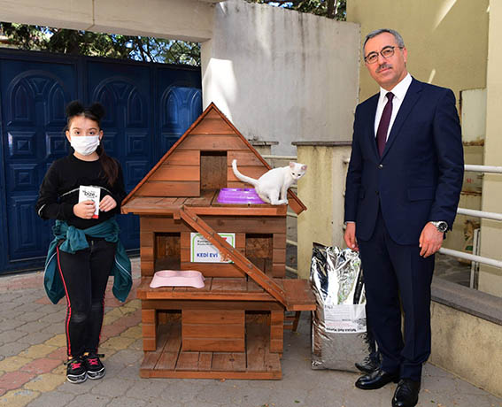 Şanlan Ailesi Ziyaret Kedi Evi Hediyesi (7)