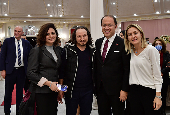 “İYİ Kİ SİZLERLE BİRLİKTE BU KENTE HİZMET EDİYORUM”
