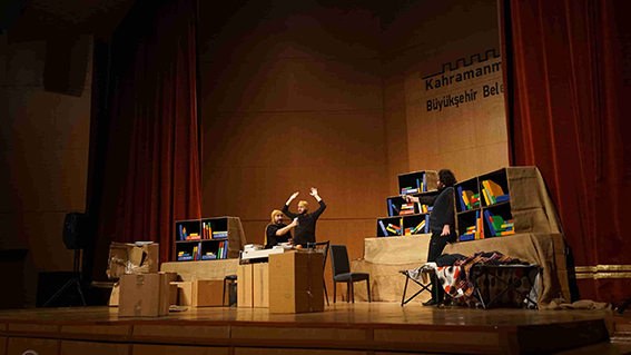 En büyük haber yetişkin tiyatrosu foto 27 Aralık 202138-min