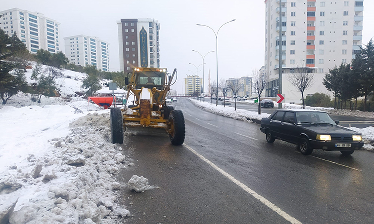 Büyükşehir Karla Mücadeleyi Sürdürüyor (6)