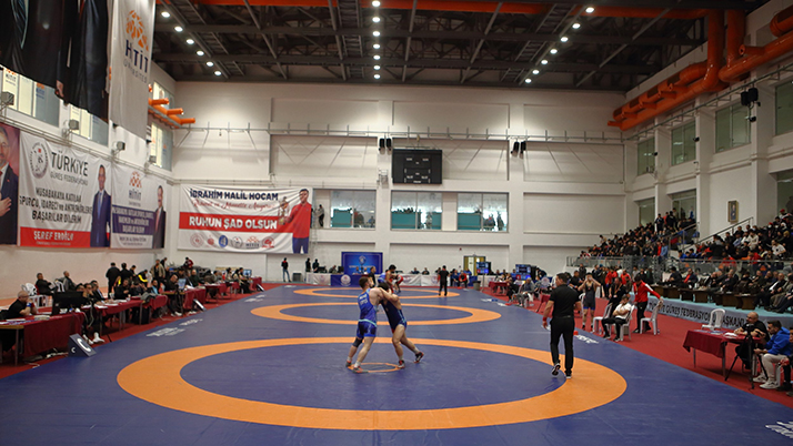 23 Yaş Altı Serbest Güreş Türkiye Şampiyonası Çorum'da başladı