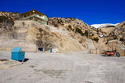 photo5992561040119937003