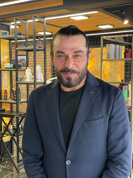 SAÇ TASARIMCISI MEHMET UZUN: “ERKEKLER KADINLARDAN DAHA ÇOK KAYNAK SAÇ YAPTIRIYOR”
