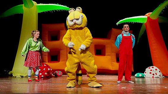 İhtiyar Kedi Garfi (3)