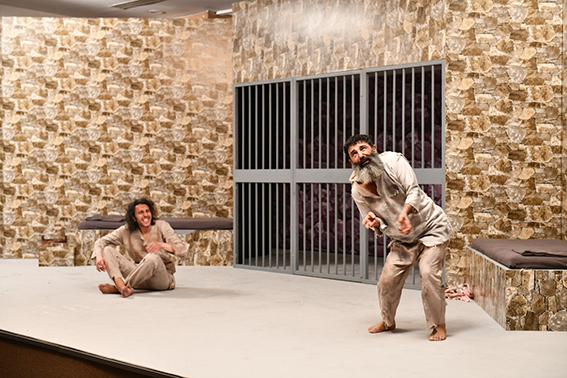 ÇİĞLİ BELEDİYESİ TİYATROSU SEZONU AÇTI