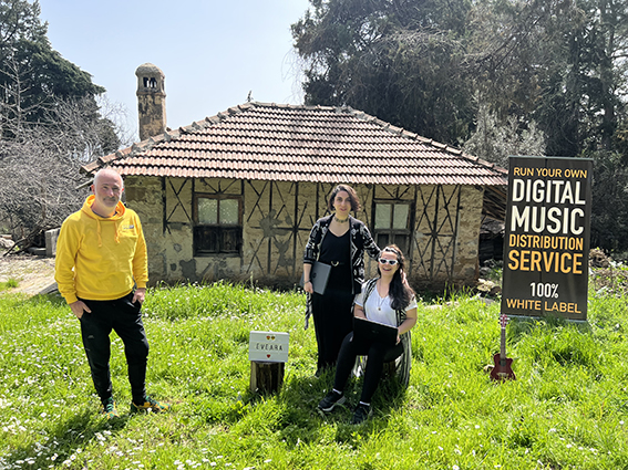 EVEARA (2)_123653974