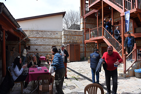 photo5924487333191727148