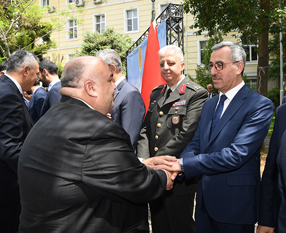 BAŞKAN GÜNGÖR VATANDAŞLARLA BAYRAMLAŞTI
