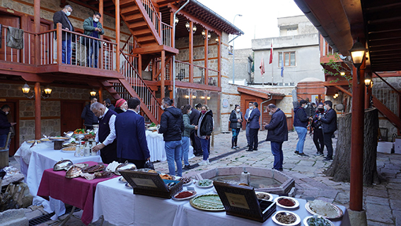 photo5780616958251743712