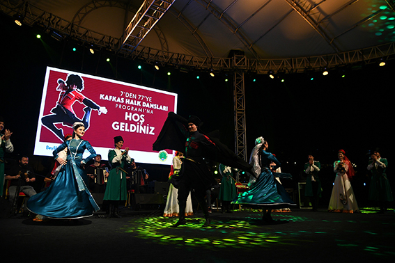 YAŞAM VADİSİ KAFKAS HALK DANSLARINA EV SAHİPLİĞİ YAPTI