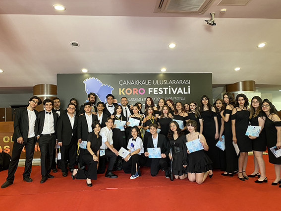 BEYLİKDÜZÜ’NÜN GENÇLERİ ULUSLARARASI FESTİVALDE SAHNE ALDI