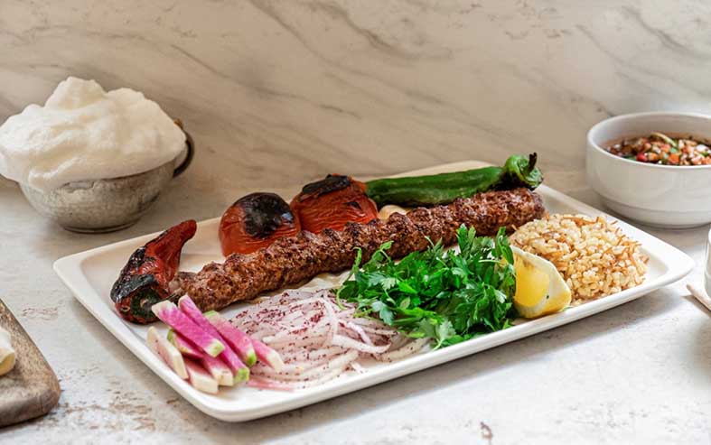 URFA’LI DEDECAN’DA URFA KEBABI ZAMANI