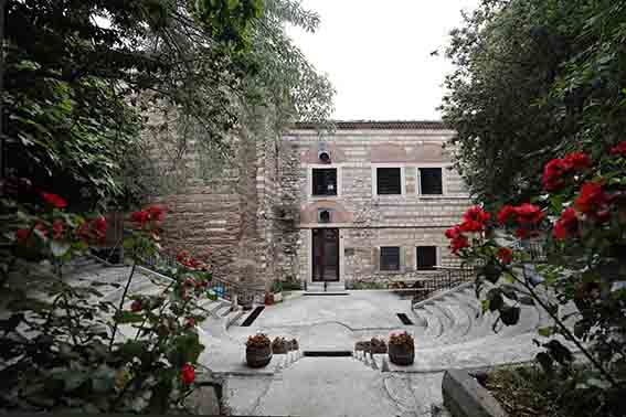 Kadın Eserleri Kütüphanesi_105345710