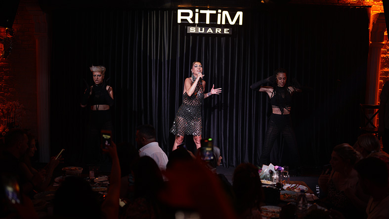 hande sahne_092627880