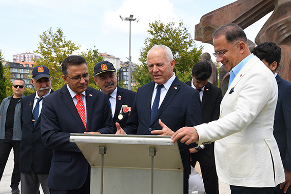 KKTC MECLİS BAŞKANI’NDAN RAUF DENKTAŞ ANITI’NA ZİYARET (5)