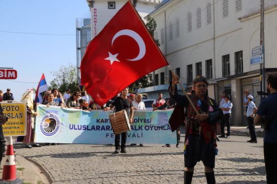 Uluslararası_Halk_Oyunları_Festivali_Coşkusu_Kartal’ın_Mahallelerini_Sardı