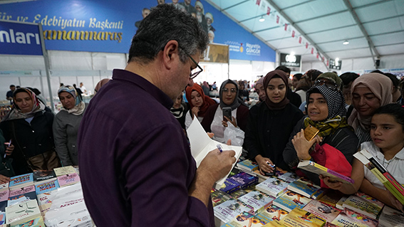 Alişan Kapaklıkaya söyleşi ve imza (3)