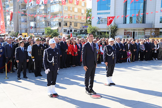 Kartal’da_Cumhuriyet_Bayramı_Dolayısıyla_Çelenk_Töreni_Gerçekleştirildi