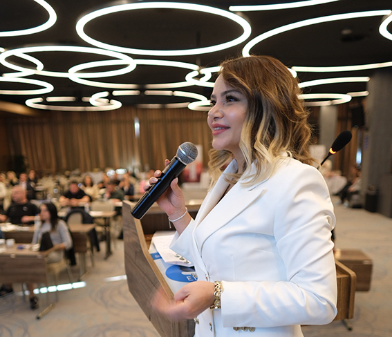 ÜNLÜ ESTETİK DOKTORUNDAN SEMİNERLER DEVAM EDİYOR