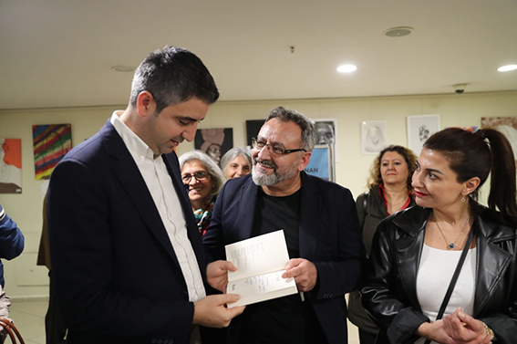 Gurbetçi_Yazar_Kenan_Taşkesen__“Aşil_Topuğu”_Adlı_Kitabını_Okurları_İçin_İmzaladı