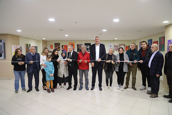 ‘De_Rıen’_Resim_Sergisi_Kartal_Belediyesi’nde_Açıldı (1)