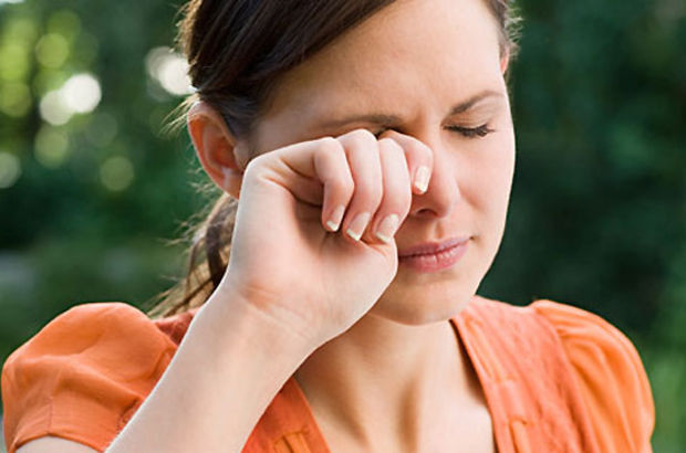 YAZ AYLARINDAKİ BU HATALAR GÖZ İÇİ DOKULARDA KANSERE BİLE SEBEP OLABİLİYOR