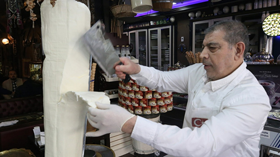 MARAŞ DONDURMASI DÜNYANIN EN İYİ TATLILARI ARASINDA