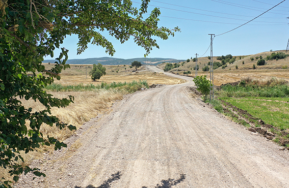 DULKADİROĞLU BELEDİYESİ’NDEN ELMALAR MAHALLESİNİN ULAŞIMINI RAHATLATACAK YOL