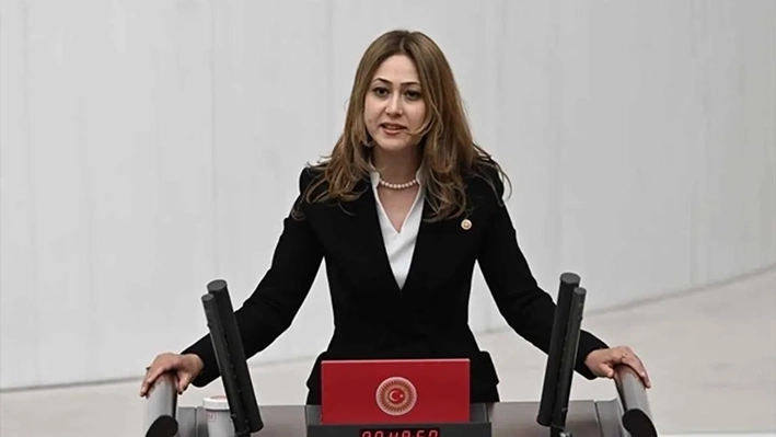 aa-20231005-32321773-32321769-izmir-aciklarinda-152-duzensiz-gocmen-yakalandi-46-duzensiz-gocmen-kurtarildi-1