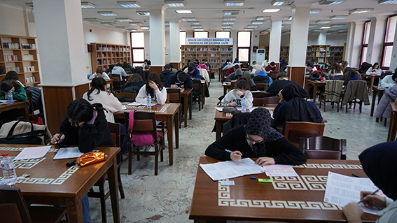 Büyükşehir, Üniversite Hazırlığında Öğrencilerin Yanında!