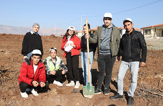 Dulkadiroğlu Belediyesi’nden Deprem Şehitleri Anısına Fidan Dikme Etkinliği