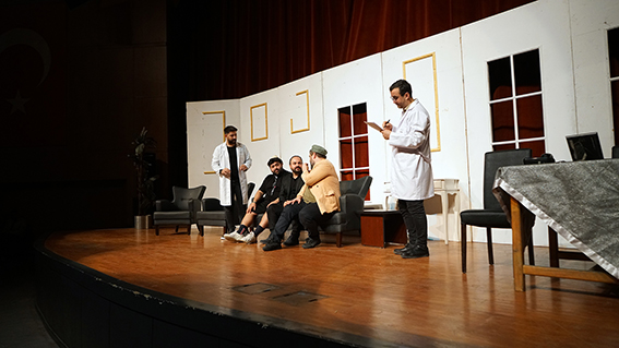Yetişkin Tiyatrosu (7)