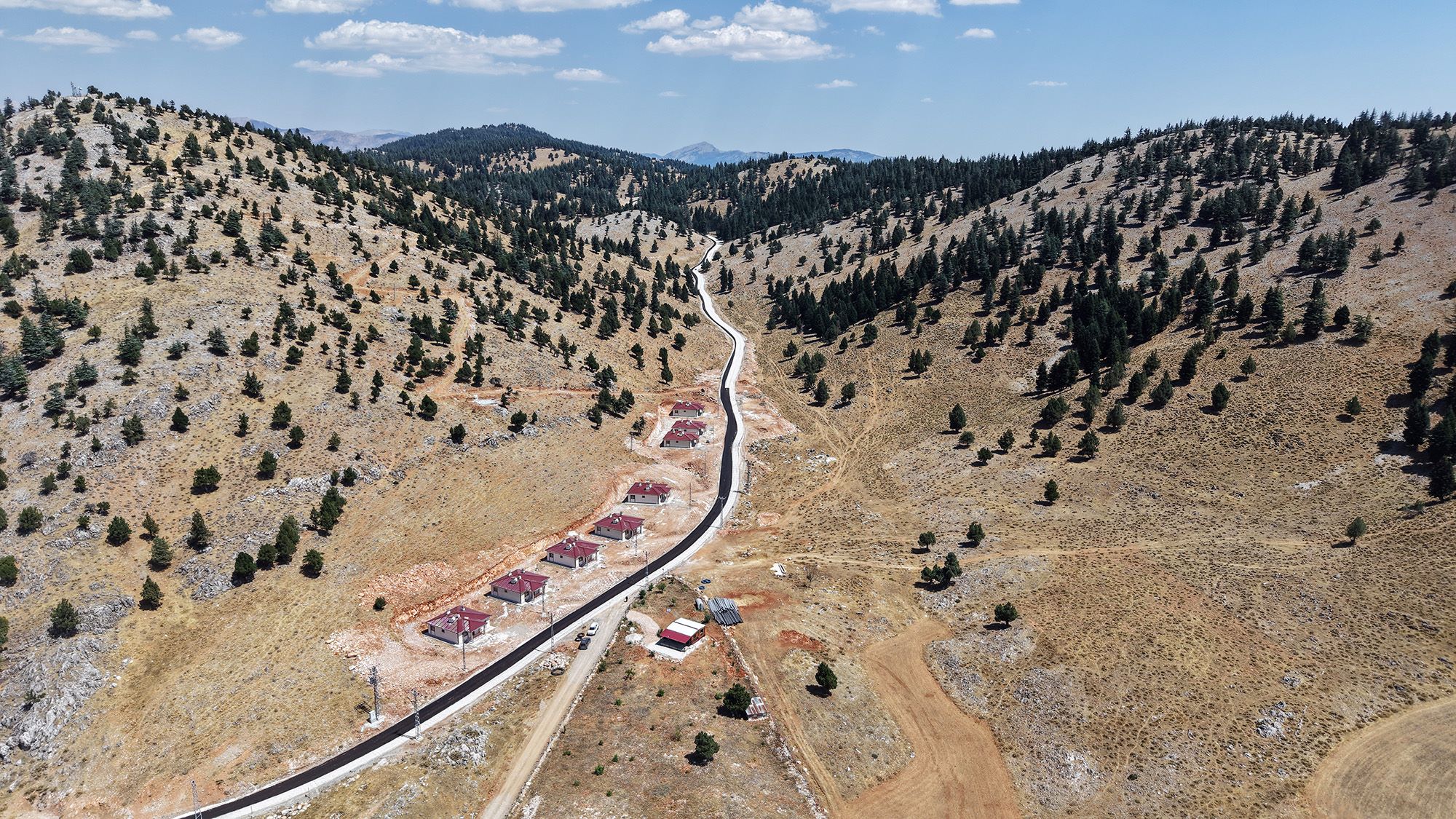 Göksun Kırsalında da Konforlu Ulaşım İçin Büyükşehir Görev Başında