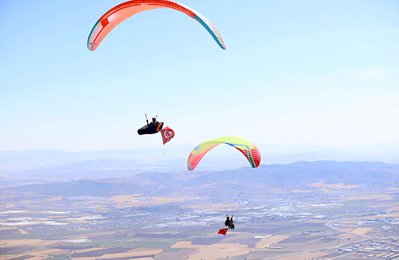 DULKADİROĞLU’NDA YAMAÇ PARAŞÜTÜ ŞÖLENİ