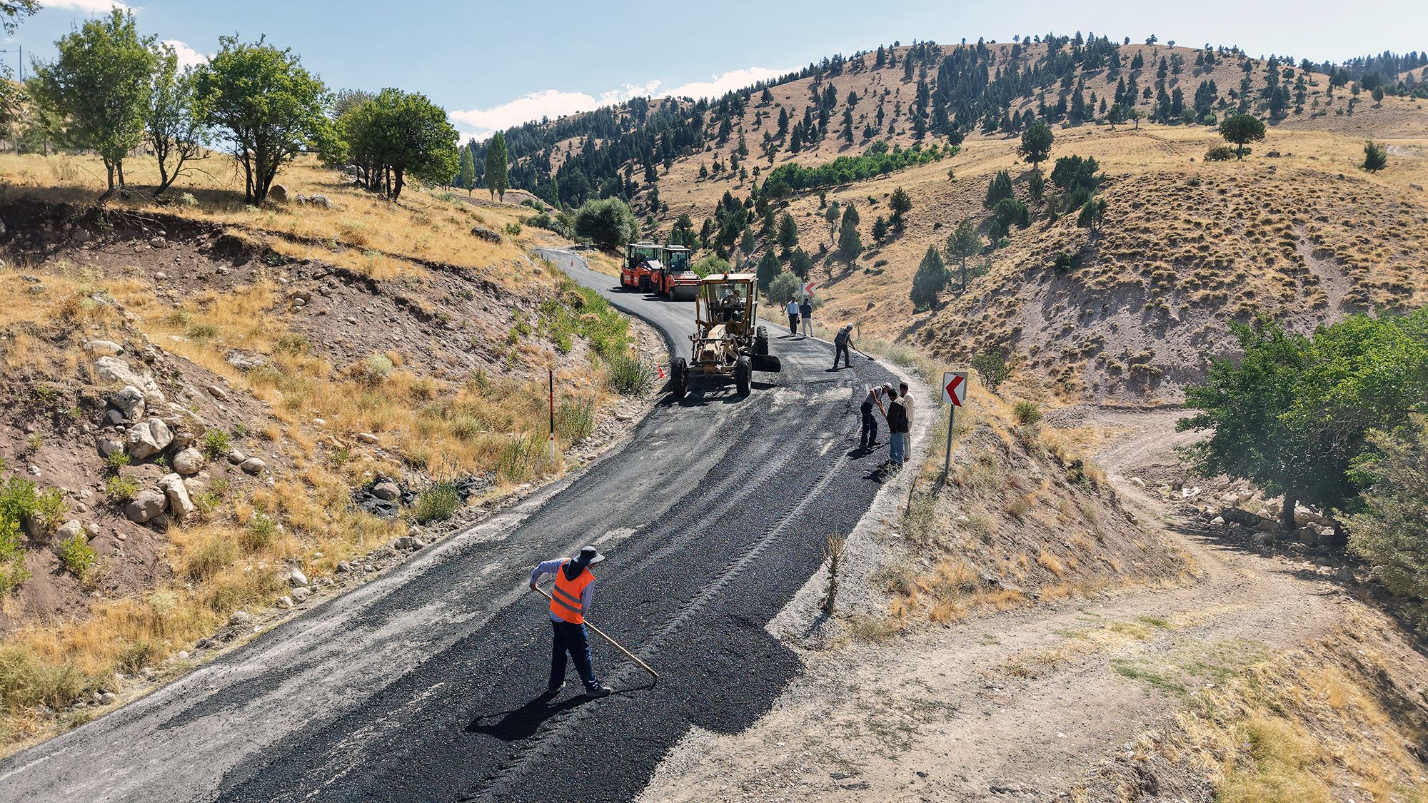 Büyükşehir’den Göksun Kırsalına 12 Milyonluk Yol Yatırımı Daha